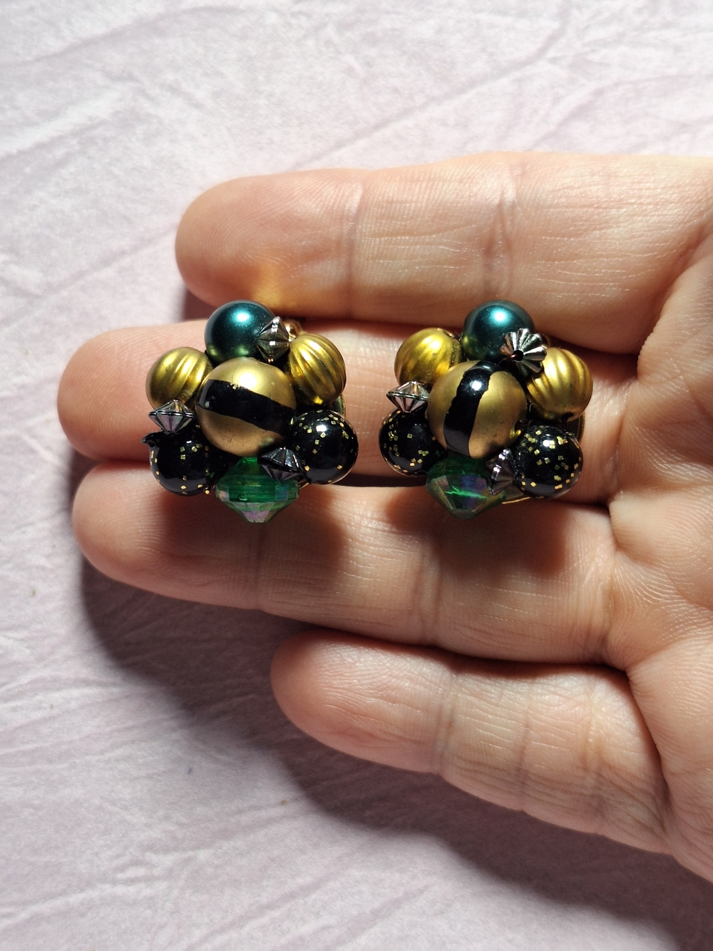 Vintage-Stamped Hong Kong!Green and Gold Cluster Earrings